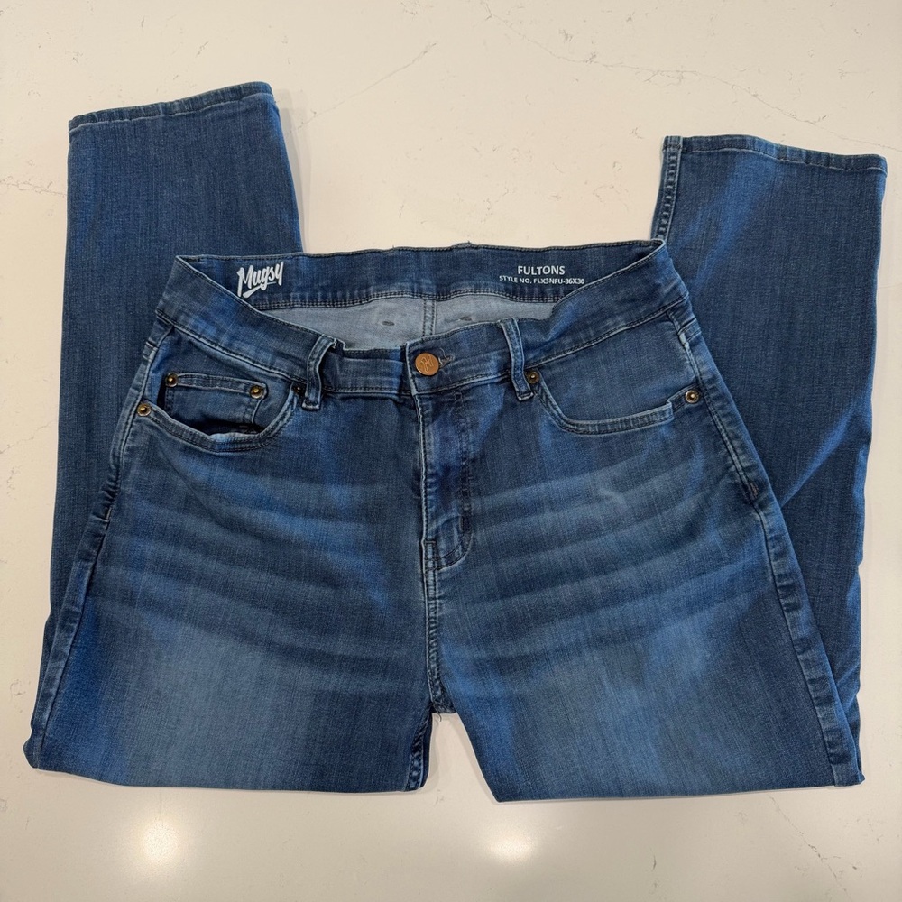 Mugsy Men’s Fulton Casual Fit Blue Jeans  36x26